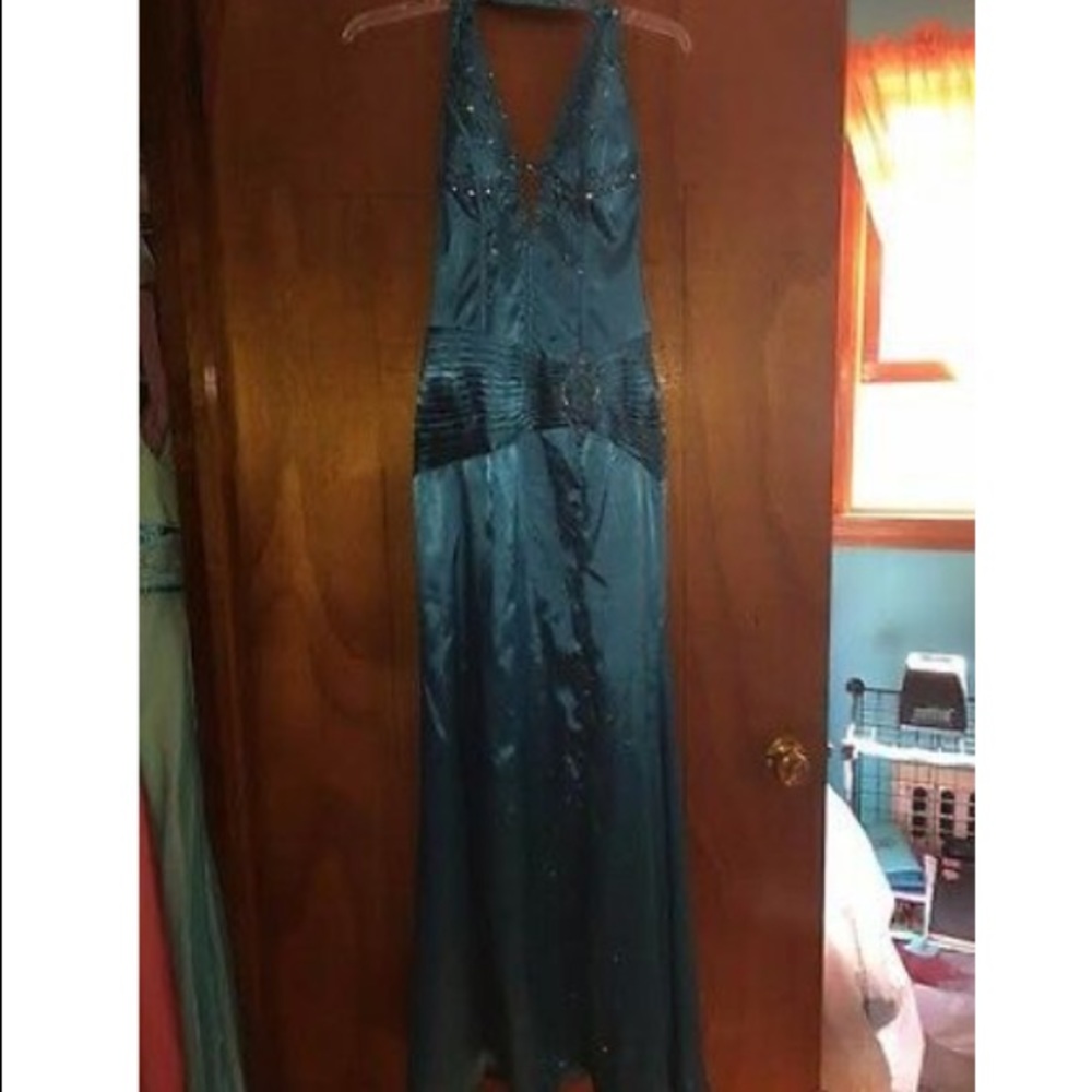 Prom dress - Picture 2 of 6